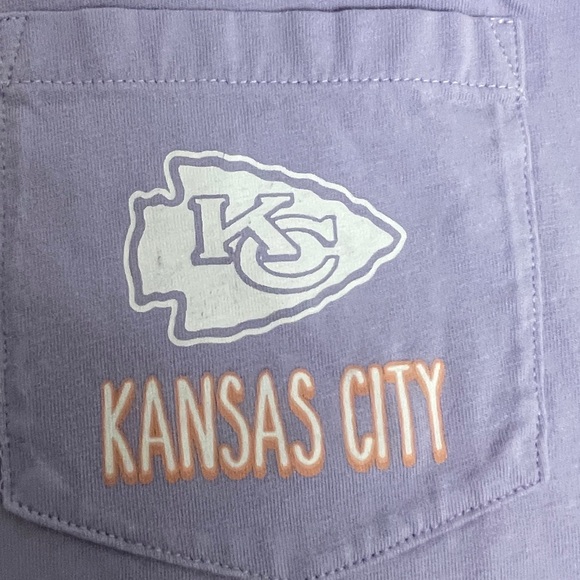 ❗️Kansas City Chiefs❗️ NFL Puppy Football T-Shirt Women’s Medium - Picture 4 of 6